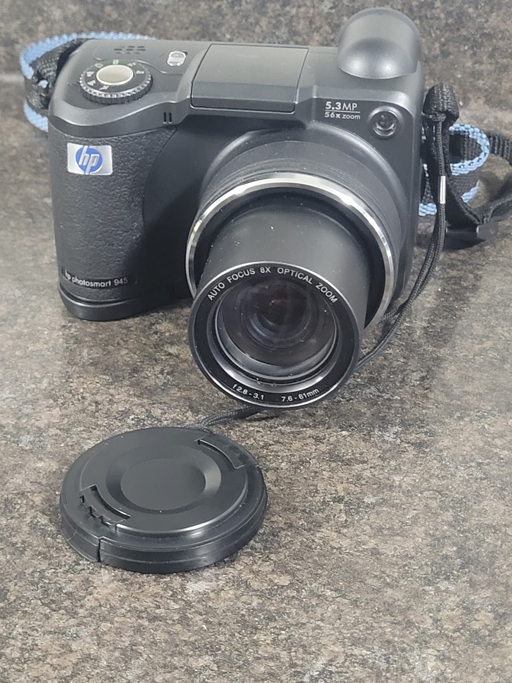 HP Photosmart 945 Black 5.3MP Digital Camera with 8x Optical Zoom